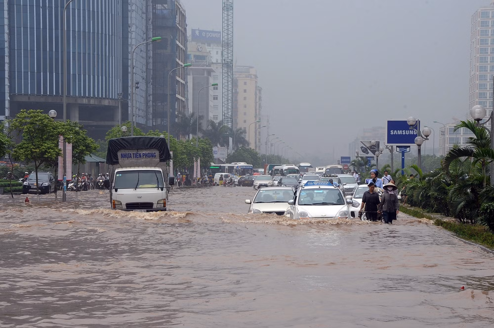 Nhiều khu đô thị mới ở Hà Nội thành 'ốc đảo' trong mưa: Vì đâu nên nỗi? ảnh 1