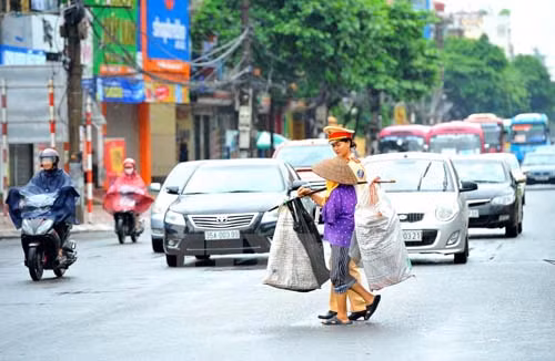 Những 'bóng hồng' cảnh sát giao thông ảnh 2