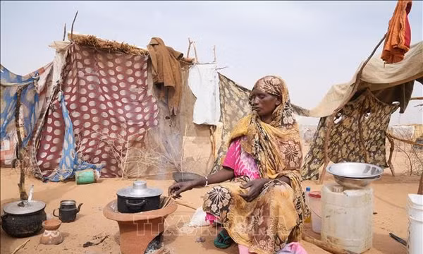 Người tị nạn tại thị trấn Al-Tina, Sudan. Ảnh: THX/TTXVN