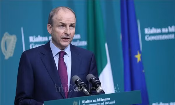Thủ tướng Ireland Micheal Martin tại một cuộc họp báo ở Dublin. Ảnh: AFP/TTXVN (Không được phép chia sẻ và sử dụng bởi bên thứ ba)
