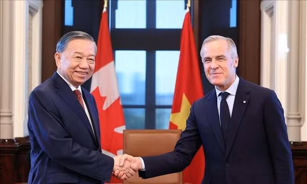 Tổng Bí thư, Chủ tịch nước Tô Lâm và Thủ tướng Canada Mark Carney trong khuôn khổ chuyến thăm cấp Nhà nước tới Canada tại thủ đô Ottawa, Canada. Lãnh đạo hai nước đã nâng cấp quan hệ Việt Nam - Canada lên Đối tác Chiến lược. Ảnh: Thống Nhất - TTXVN