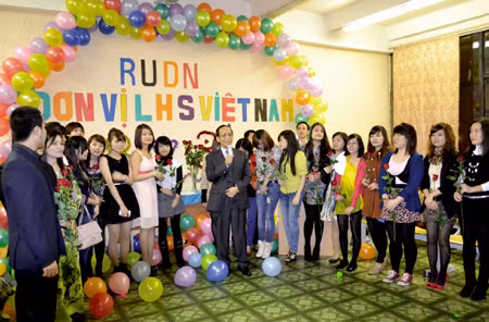 Sinh viên Việt Nam tại Nga chào mừng ngày QTPN ảnh 3