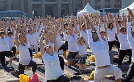 Lớp Yoga khỏa thân ảnh 1