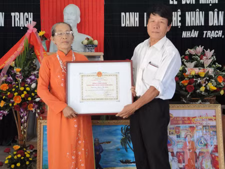 Người giữ lửa văn hóa làng biển ảnh 1