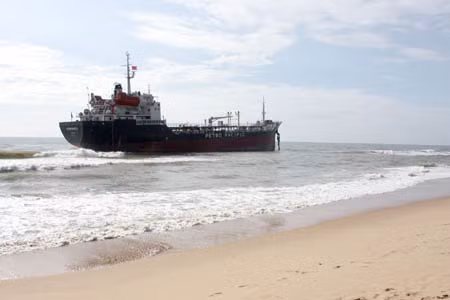 Tàu Petro Pacific 1 mắc cạn tại biển Bình Thuận ảnh 2