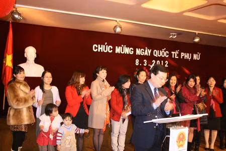 Đại sứ quán Việt Nam tại Pháp tổ chức Ngày Quốc tế phụ nữ 8/3 ảnh 1