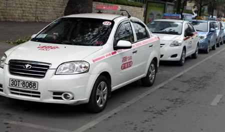 Thêm hai tuyến phố ở Hà Nội cấm taxi ảnh 1