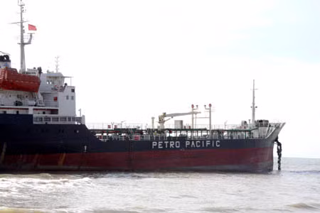 Tàu Petro Pacific 1 mắc cạn tại biển Bình Thuận ảnh 3