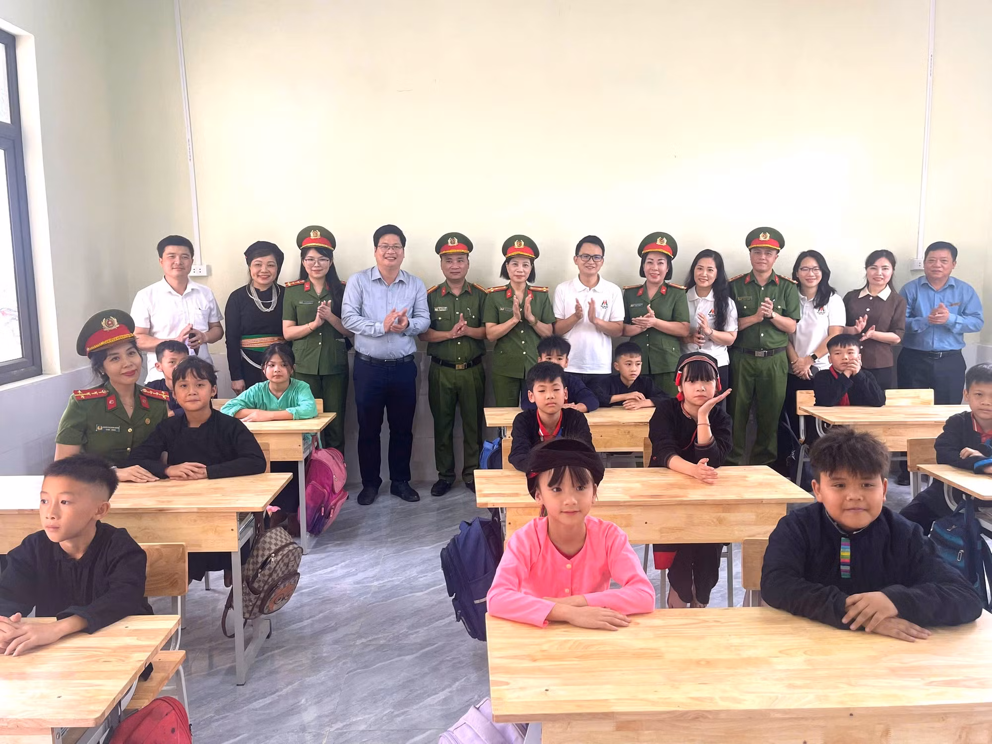 Trên 900 học sinh vùng cao tại Tuyên Quang được hỗ trợ học tập