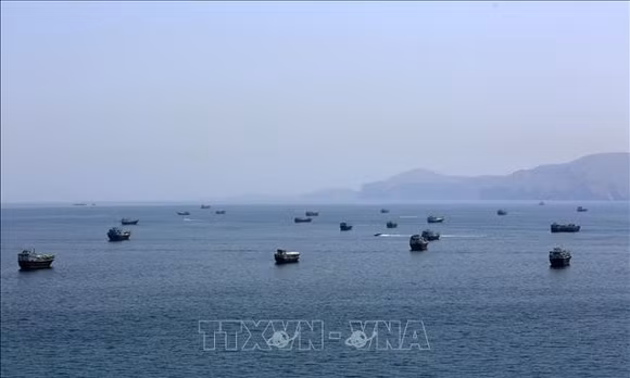 Quang cảnh eo biển Hormuz. Ảnh: THX/TTXVN phát