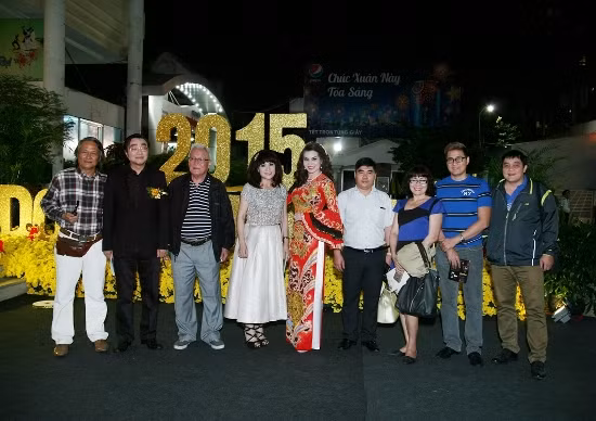 Khi doanh nhân hát ảnh 1