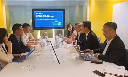 Đoàn Ban Chính sách, Chiến lược Trung ương trao đổi kinh nghiệm đổi mới sáng tạo tại Pháp