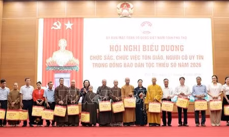 Phát huy vai trò người uy tín trong xây dựng khối đại đoàn kết