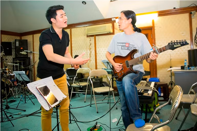 Siu Black gầy đi nhiều, về Hà Nội sớm tập liveshow nhạc Nguyễn Cường ảnh 14