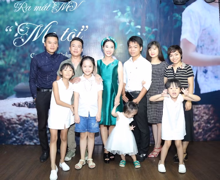 Vợ ca sĩ Việt Hoàn quyết tâm "dấn thân" vào showbiz ảnh 5