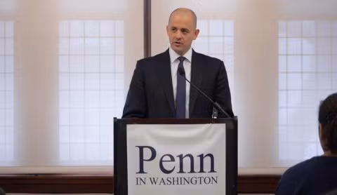 Ứng viên độc lập McMullin nhận định ông Trump sẽ thất bại ảnh 1