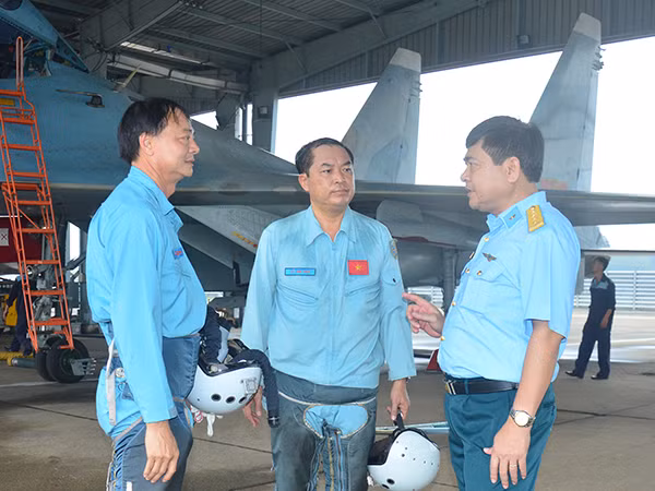 Su-30MK2 lại tung cánh bảo vệ bầu trời Tổ quốc ảnh 6
