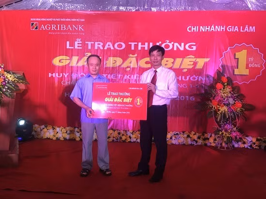 Thêm một khách hàng trúng thưởng 1 tỷ đồng từ Agribank ảnh 1