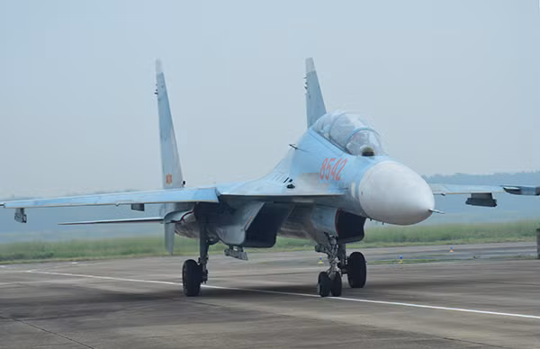Su-30MK2 lại tung cánh bảo vệ bầu trời Tổ quốc ảnh 5