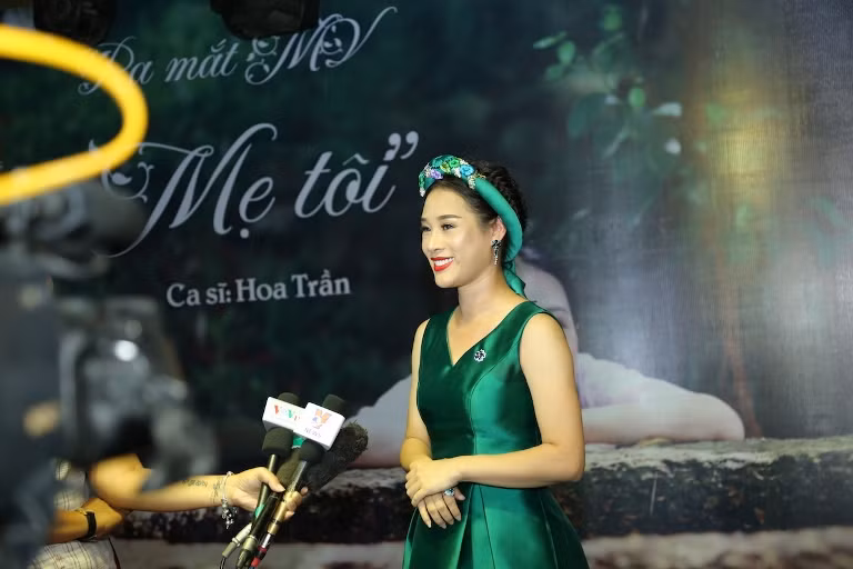 Vợ ca sĩ Việt Hoàn quyết tâm "dấn thân" vào showbiz ảnh 11