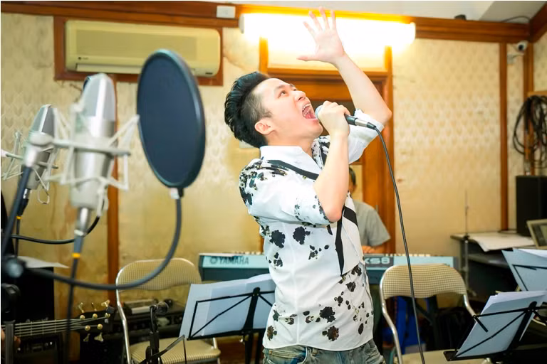 Siu Black gầy đi nhiều, về Hà Nội sớm tập liveshow nhạc Nguyễn Cường ảnh 3