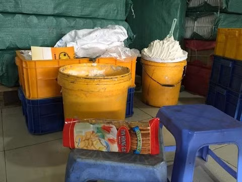 Tiêu hủy kem trộn “bẩn” trong bánh Tân Hoàng Gia ảnh 1