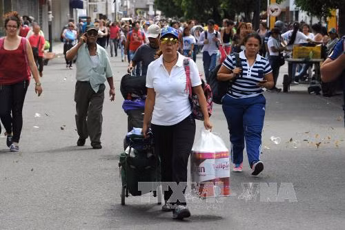 Venezuela cho phép tiếp tục thu thập chữ ký để trưng cầu dân ý ảnh 1