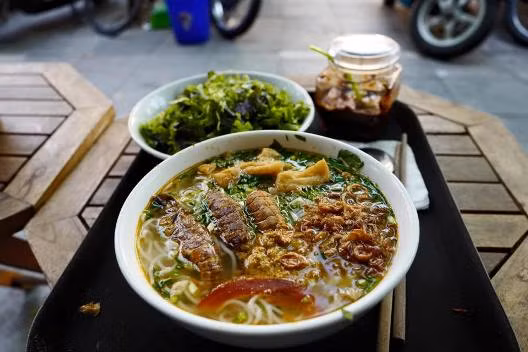 Bún riêu bề bề 48C Nguyễn Hữu Huân "trúng quả" nhờ truyền thông ảnh 1