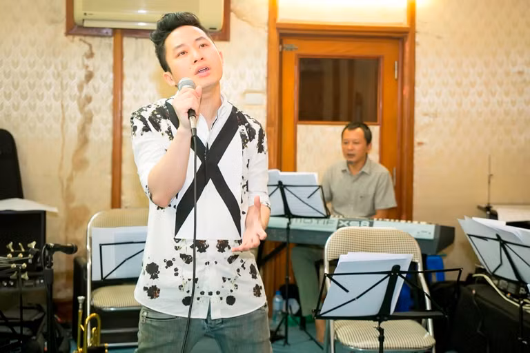 Siu Black gầy đi nhiều, về Hà Nội sớm tập liveshow nhạc Nguyễn Cường ảnh 2
