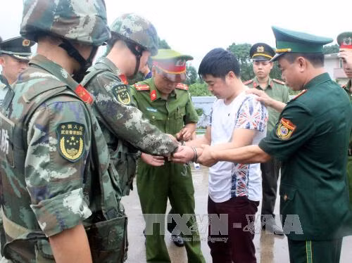 Trao trả đối tượng truy nã cho Công an Trung Quốc ảnh 1
