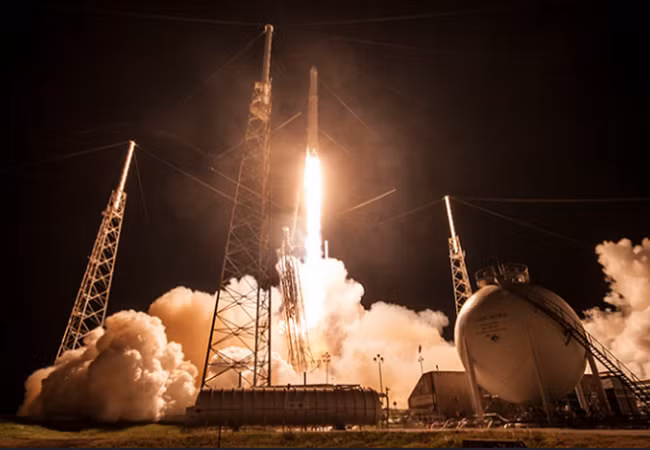 Tên lửa Falcon 9 trở về Trái Đất an toàn ảnh 1