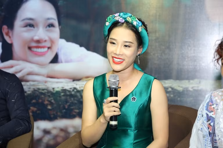 Vợ ca sĩ Việt Hoàn quyết tâm "dấn thân" vào showbiz ảnh 13