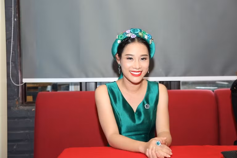 Vợ ca sĩ Việt Hoàn quyết tâm "dấn thân" vào showbiz ảnh 12