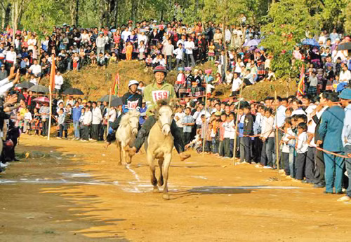 Phát huy lợi thế vùng Tây Bắc, Tây Nguyên, Tây Nam Bộ - Tạo sức bật cho du lịch Tây Bắc ảnh 1