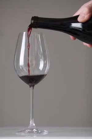Rượu vang sủi và đậu thăng là hai món chính trong dịp Năm mới ở Italy ảnh 1