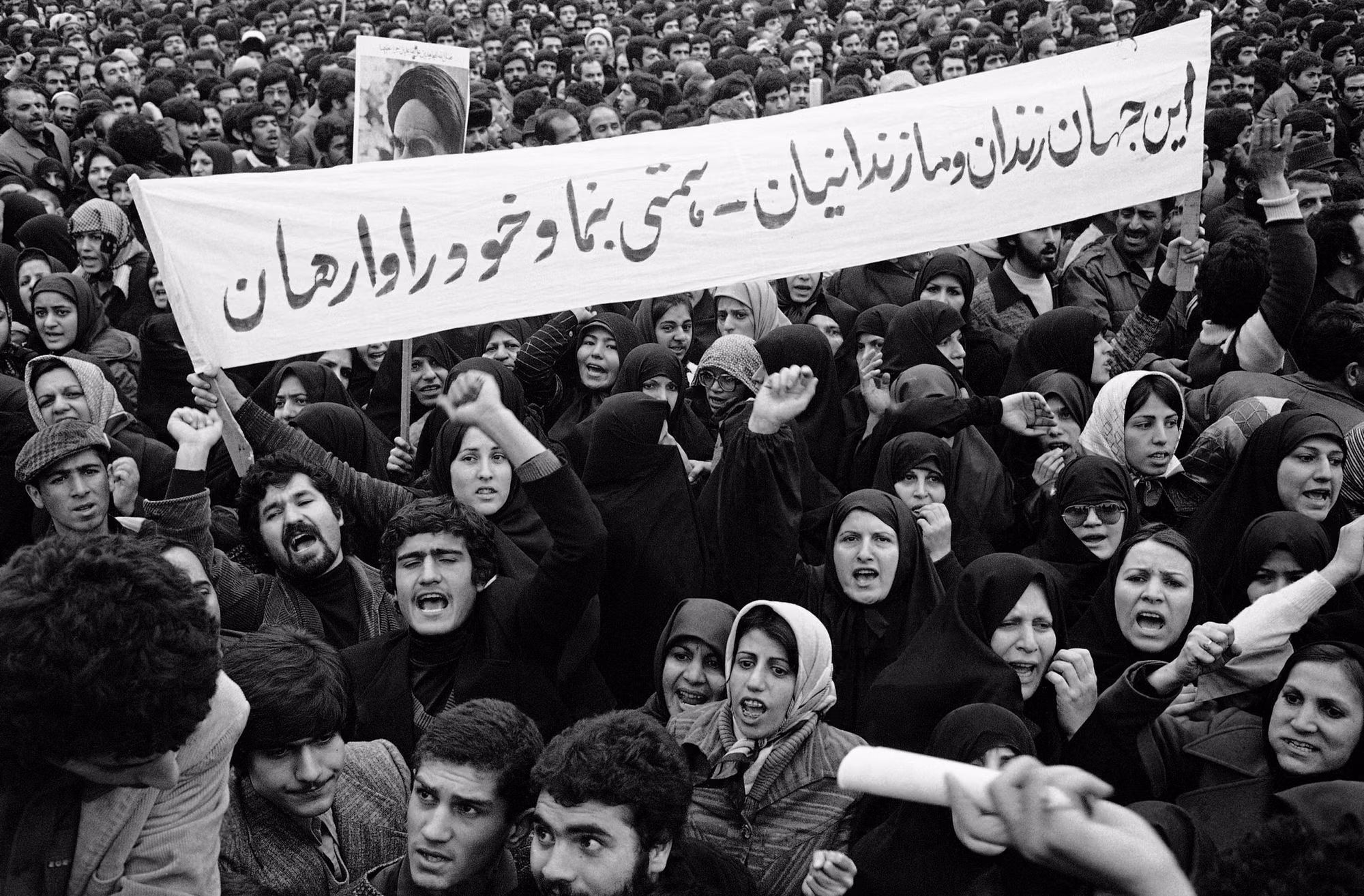 Hé lộ sự can dự của CIA vào cuộc đảo chính Iran ảnh 1