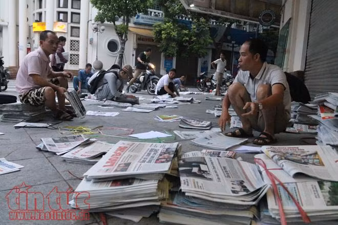 Nghề phát hành báo: Lấy ngày làm đêm, lấy đêm làm ngày ảnh 5