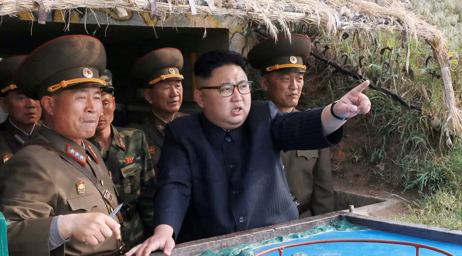 Báo Nhật: Cựu Tổng thống Hàn Quốc Park Geun-hye từng ủng hộ ám sát ông Kim Jong-un ảnh 1
