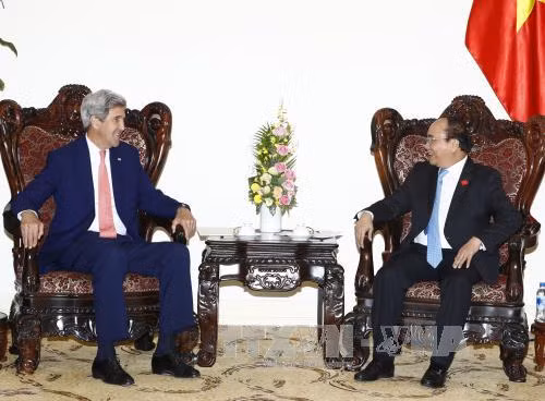 Thủ tướng Nguyễn Xuân Phúc tiếp cựu Ngoại trưởng Hoa Kỳ John Kerry ảnh 1