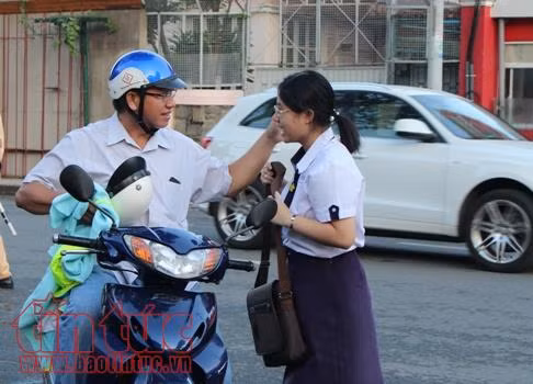 Những hình ảnh thân thương trước môn thi đầu tiên ảnh 3