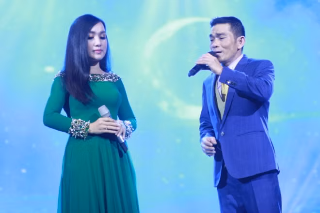Chế Linh phiêu cùng hai con trai trên sân khấu ảnh 6