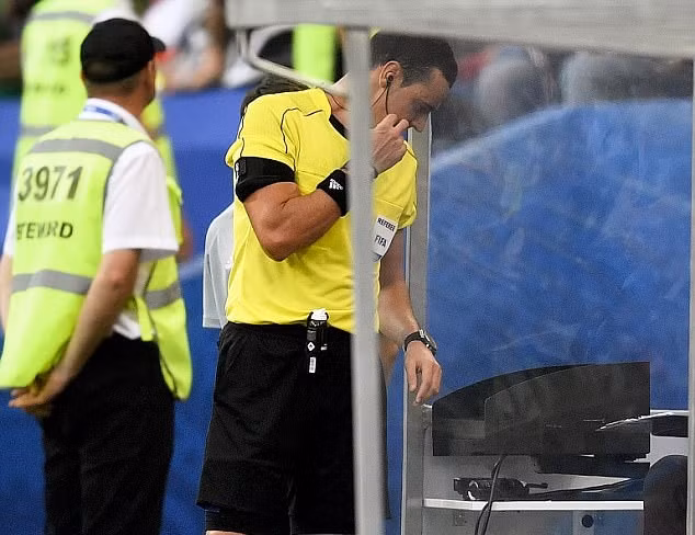 Công nghệ video hỗ trợ trọng tài làm rối tinh Confederations Cup ảnh 3
