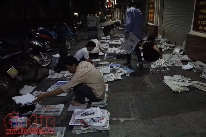 Nghề phát hành báo: Lấy ngày làm đêm, lấy đêm làm ngày ảnh 1