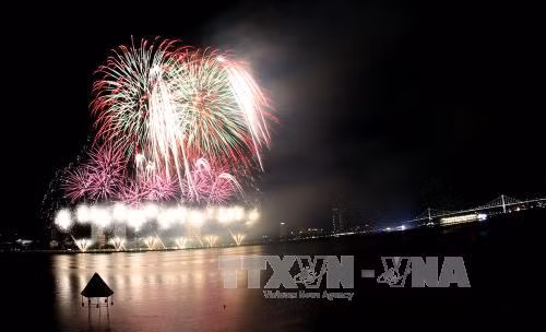 Lễ hội pháo hoa quốc tế Đà Nẵng-DIFF 2017: Đêm Mộc trở thành nốt thăng nổi bật ảnh 4