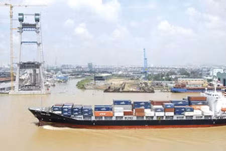 Lần đầu tiên vận chuyển container bằng đường sông tại khu vực phía Bắc ảnh 1