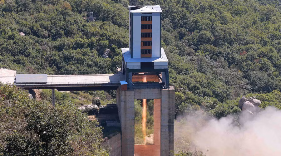 Mỹ nghi Triều Tiên vừa thử động cơ tên lửa ICBM ảnh 1