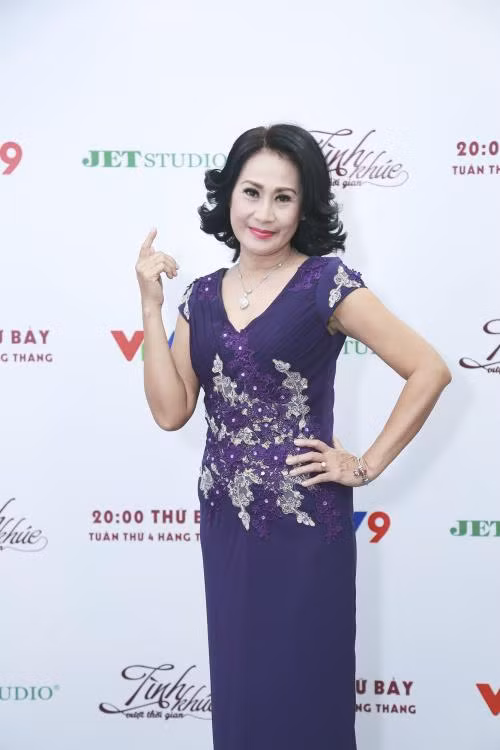 ‘Nữ hoàng nhạc quậy’ Phương Giao lắng đọng với những tình khúc vượt thời gian ảnh 1