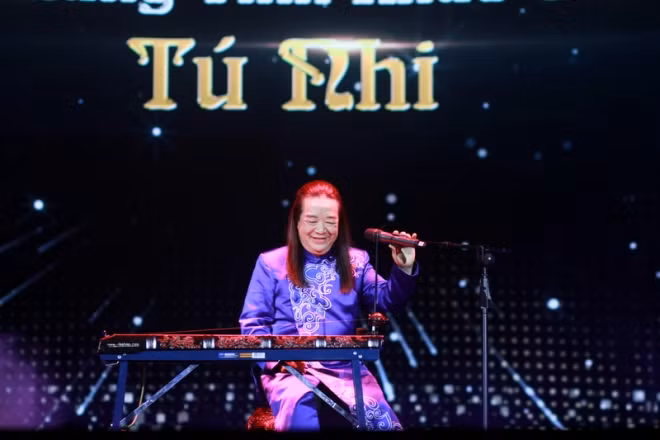 Chế Linh phiêu cùng hai con trai trên sân khấu ảnh 14
