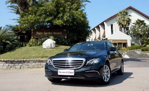 Mercedes-Benz Việt Nam bàn giao E 200 thế hệ mới cho khu nghỉ dưỡng xanh ảnh 1