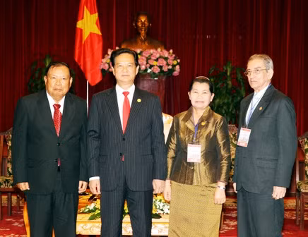 Thủ tướng tiếp các đoàn dự lễ kỷ niệm 40 năm Thống nhất đất nước ảnh 1
